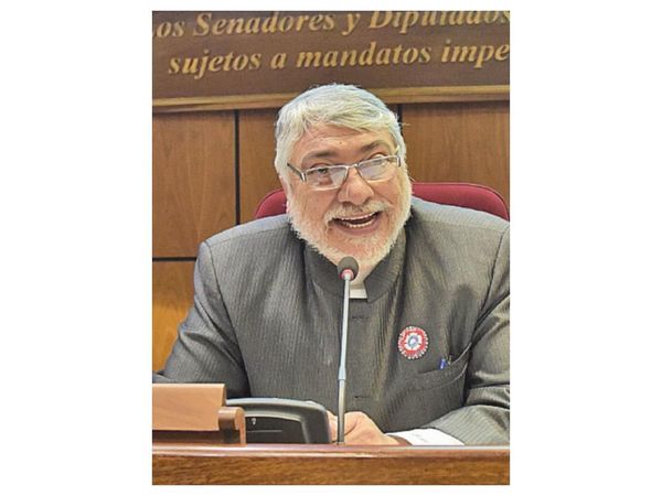 Lugo sugiere analizar tributos a los que tienen más