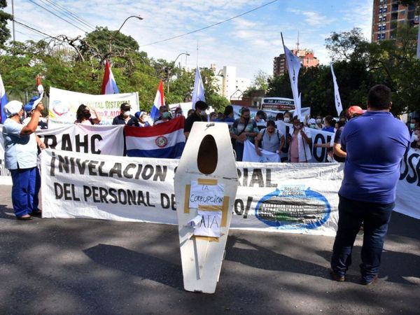 Huelga en pandemia: Clínicas en pie de guerra por más presupuesto