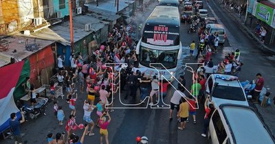 La Nación / Invicta con el calor de su gente