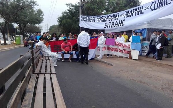 Se inició la huelga de funcionarios en el Hospital de Clínicas - Megacadena — Últimas Noticias de Paraguay