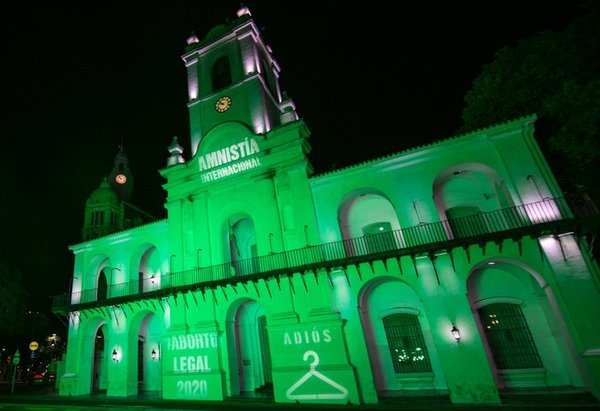 Amnesty mancilla símbolos y presiona por el aborto en Argentina - Informate Paraguay