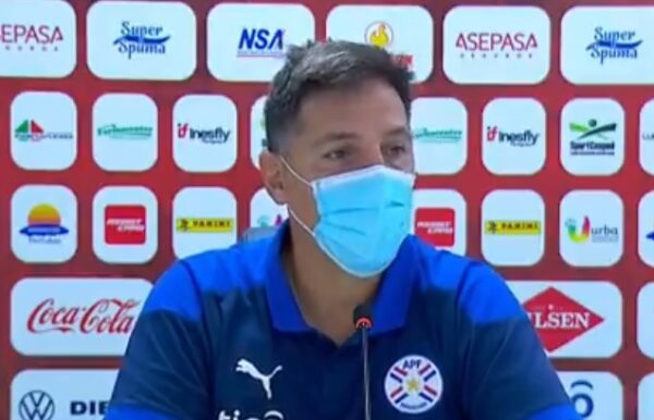 "Ojalá aprendamos", dice Berizzo tras fiasco ante Bolivia
