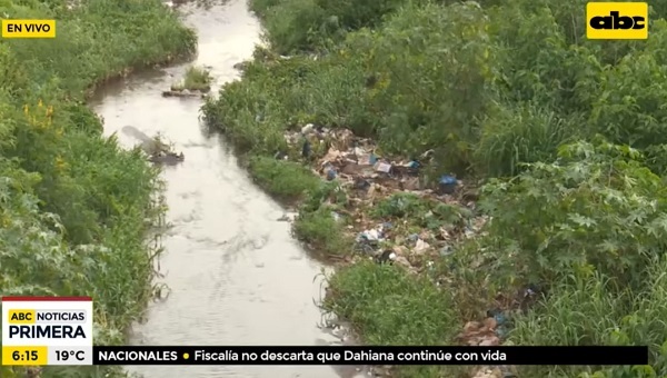 Bahía de Asunción está atestada de basura