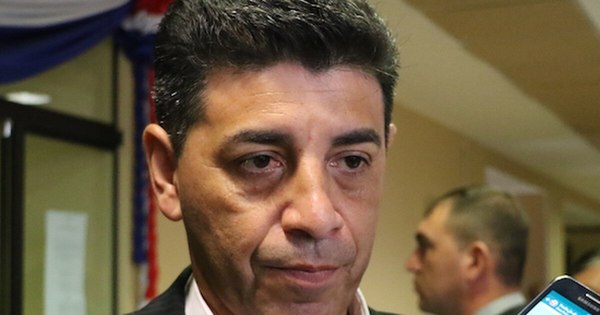 La Nación / Denuncian persecución de Efraín Alegre por pensar diferente a él