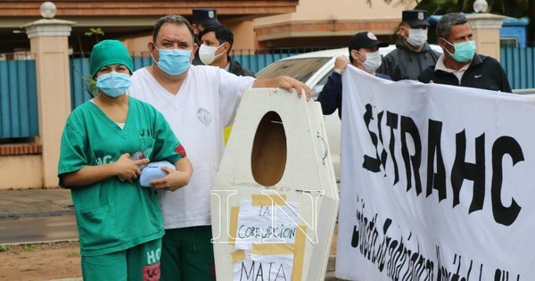 La Nación / A pesar de la huelga, en Clínicas garantizan servicios de urgencias