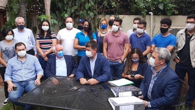 HOY / Efraín recula y huye de escrachadores que lo esperaban en el PLRA