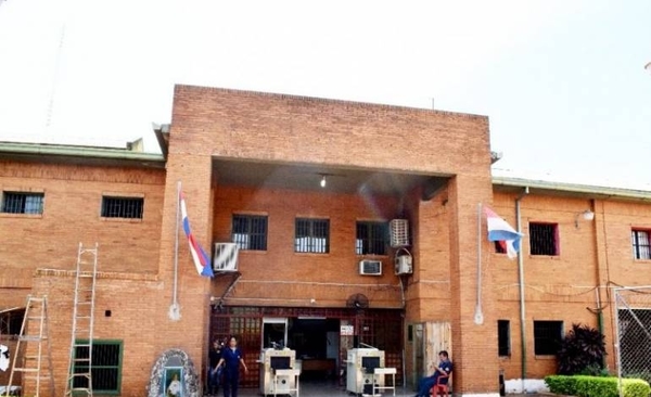 HOY / Incautan armas blancas, bebidas alcohólicas y celulares en CERESO
