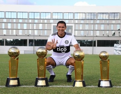 José Leguizamón cierra su etapa en Olimpia