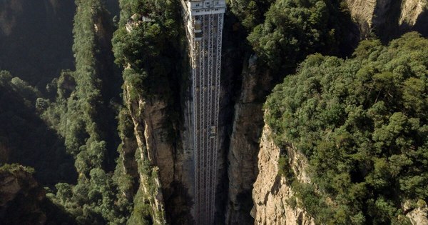 La Nación / El mayor ascensor del mundo está en China y tiene vistas a los paisajes de “Avatar”