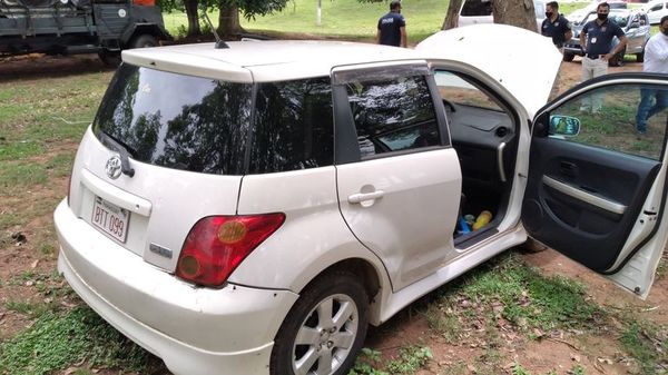 Vehículo robado en San Lorenzo fue localizado en predio de la Cárcel de Coronel Oviedo