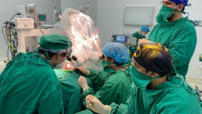 Niña de tres años recibe implante coclear en el Hospital de Clínicas