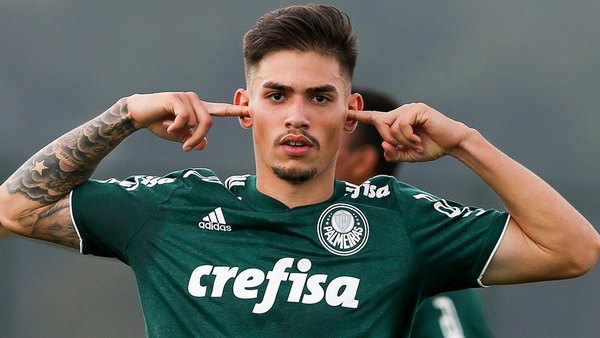 El joven delantero paraguayo que debutó en la primera del Palmeiras