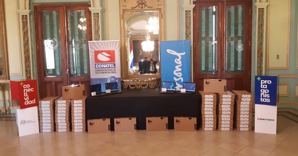 La Nación / Personal entregó 800 notebooks para facultades de la UNA