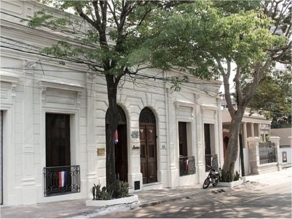 Academia Paraguaya de la Lengua Española sumó tres nuevos miembros