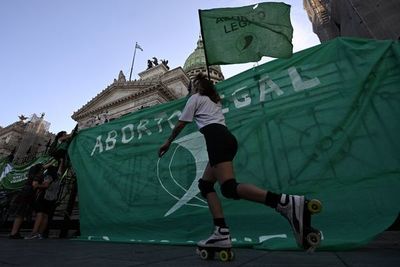 ”¡Aborto legal ya!”, claman mujeres frente al Congreso argentino - Mundo - ABC Color