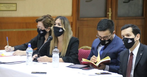 La Nación / “La Fiscalía está desesperada y sin pruebas”, dice defensa de González Daher
