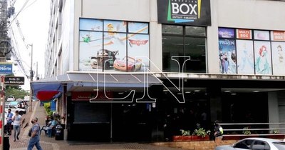 La Nación / Empresarios rechazan acción municipal para recuperar Shopping Box
