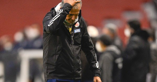 La Nación / Queiroz, sin crédito