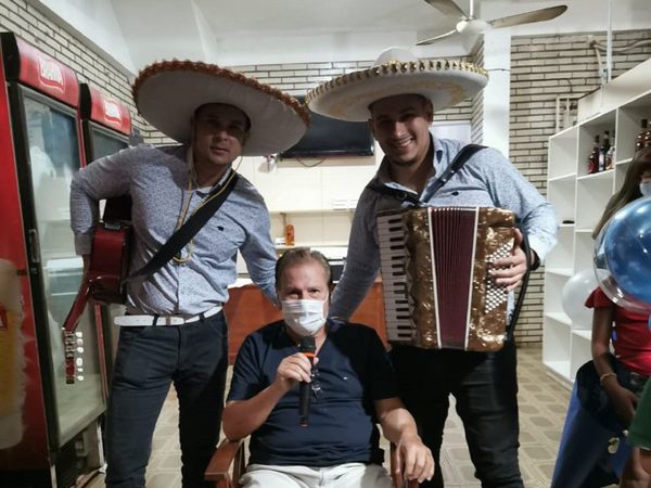 Encarnación: Venció al Covid-19 y fue recibido con serenata