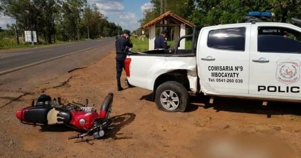 La Nación / Policías atropellaron a motociclista, no lo auxiliaron y quedó en grave estado