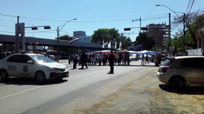 Ministro de Hacienda: No hay plata para funcionarios de Clínicas - ADN Paraguayo