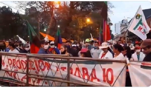 Campesinos vuelven a manifestarse en Asunción desde el martes