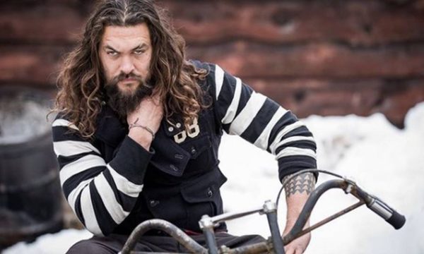 Jason Momoa dice que hacer yoga fue lo más difícil en su vida