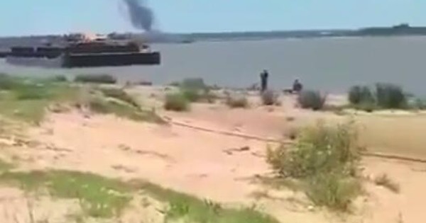 La Nación / Reportan explosión e incendio de barcaza en el río Paraguay, lado argentino