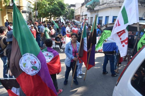 Campesinos denuncian boicot del Gobierno – Prensa 5