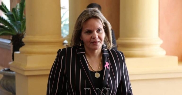 HOY / Abdo dice en inauguración de obra: “Coincide que el asfalto pasa por la propiedad de Lilian”
