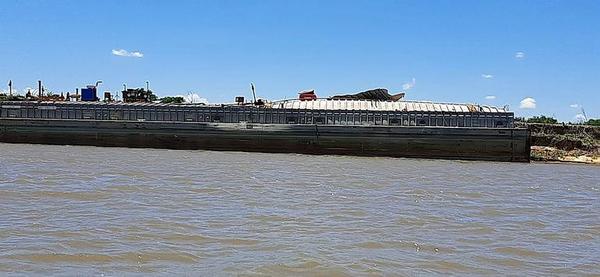 Explotó una barcaza en el Río Paraguay – Prensa 5