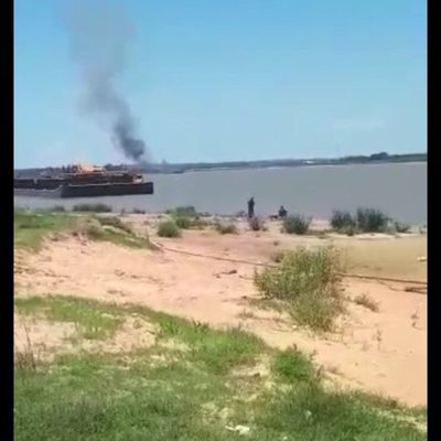 Barcaza transportadora de combustibles explotó en San Antonio - Megacadena — Últimas Noticias de Paraguay