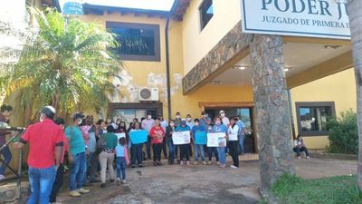 Familiares de taxista asesinado exigen justicia - Nacionales - ABC Color