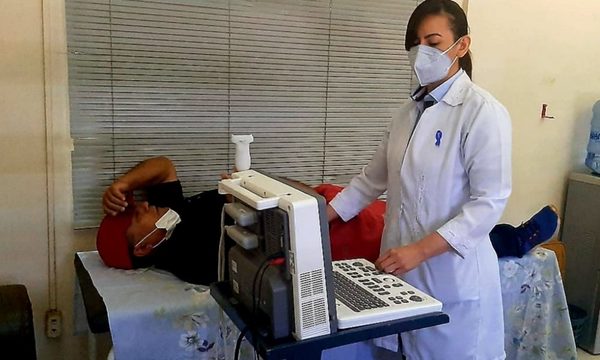Realizan charlas de concienciación y ecografías prostáticas en la Gobernación