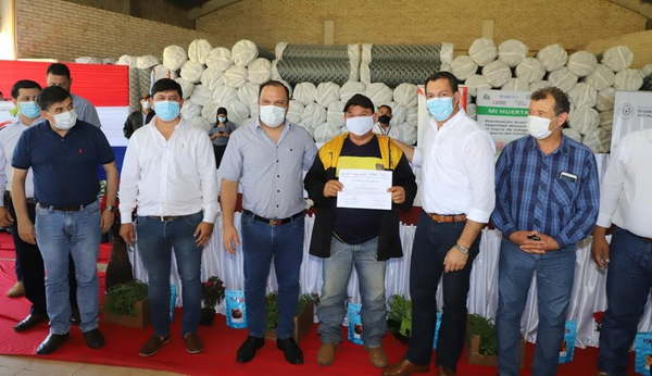Entregan insumos para microemprendimientos productivos en San Pedro - Noticiero Paraguay