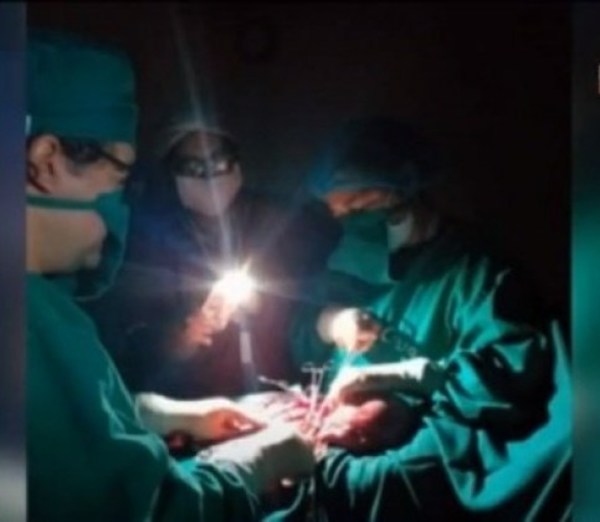 Caaguazú: Nació con ayuda de una linterna de celular tras una falla eléctrica en el área de cirugía
