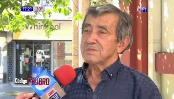 Abuelito llegó hasta la capital fue asaltado y quedó sin contacto con familiares | Noticias Paraguay