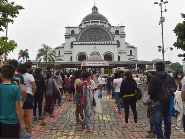 Monseñor Ricardo Valenzuela pide a la feligresía que se quede en su casa