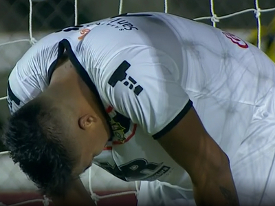 Pablo Meza rompió en llanto tras la derrota ante Sol y el casi descenso de su equipo
