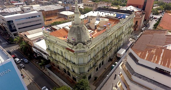 La Nación / FMI respalda meta del Gobierno de volver al tope fiscal en el 2024