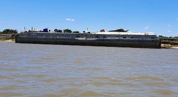 Barcaza de carburante estalló en el río - Nacionales - ABC Color