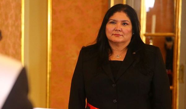 Perú inviste a la primera mujer como ministra de Defensa | .::Agencia IP::.