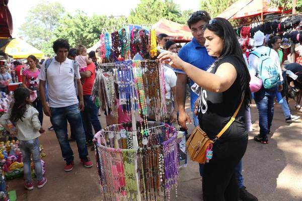Comerciantes de Caacupé preocupados ante falta de respuesta de autoridades: “Hay mucha tensión, no sabemos que pasa” » Ñanduti