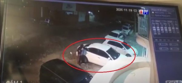 Así roban un auto en un barrio capitalino | Noticias Paraguay