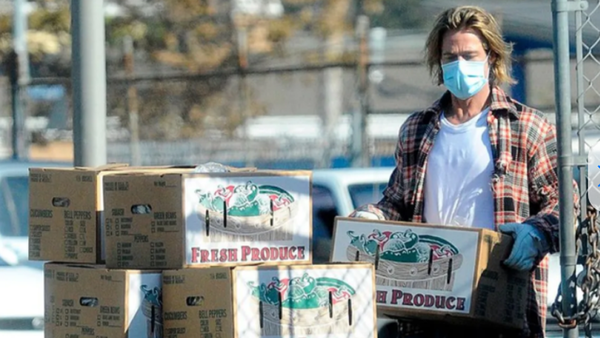 Imposible no amarlo: Brad Pitt fue fotografiado en plena acción solidaria