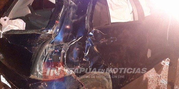 VEHÍCULO VOLCÓ EN LA COSTANERA MBOI CAE.