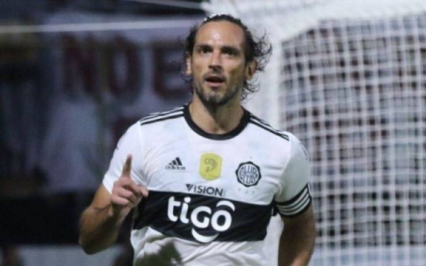 HOY / Olimpia quiere renovar a Roque Santa Cruz