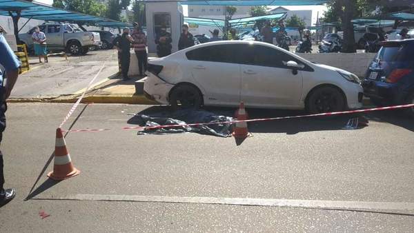 JOVEN FALLECE TRAS CHOCAR CONTRA UN VEHÍCULO ESTACIONADO