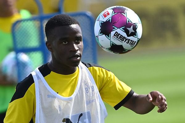 El fútbol alemán espera el debut de Moukoko - Fútbol - ABC Color