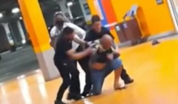 Indignación en Brasil por muerte de hombre negro tras paliza en supermercado - Mundo - ABC Color